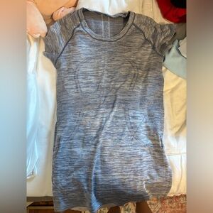 lululemon women’s athletic shirt